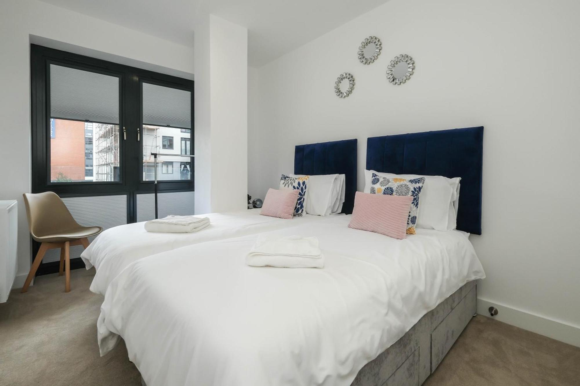 Brand New 2 Bedroom Apartment Centre Of Солихалл Экстерьер фото