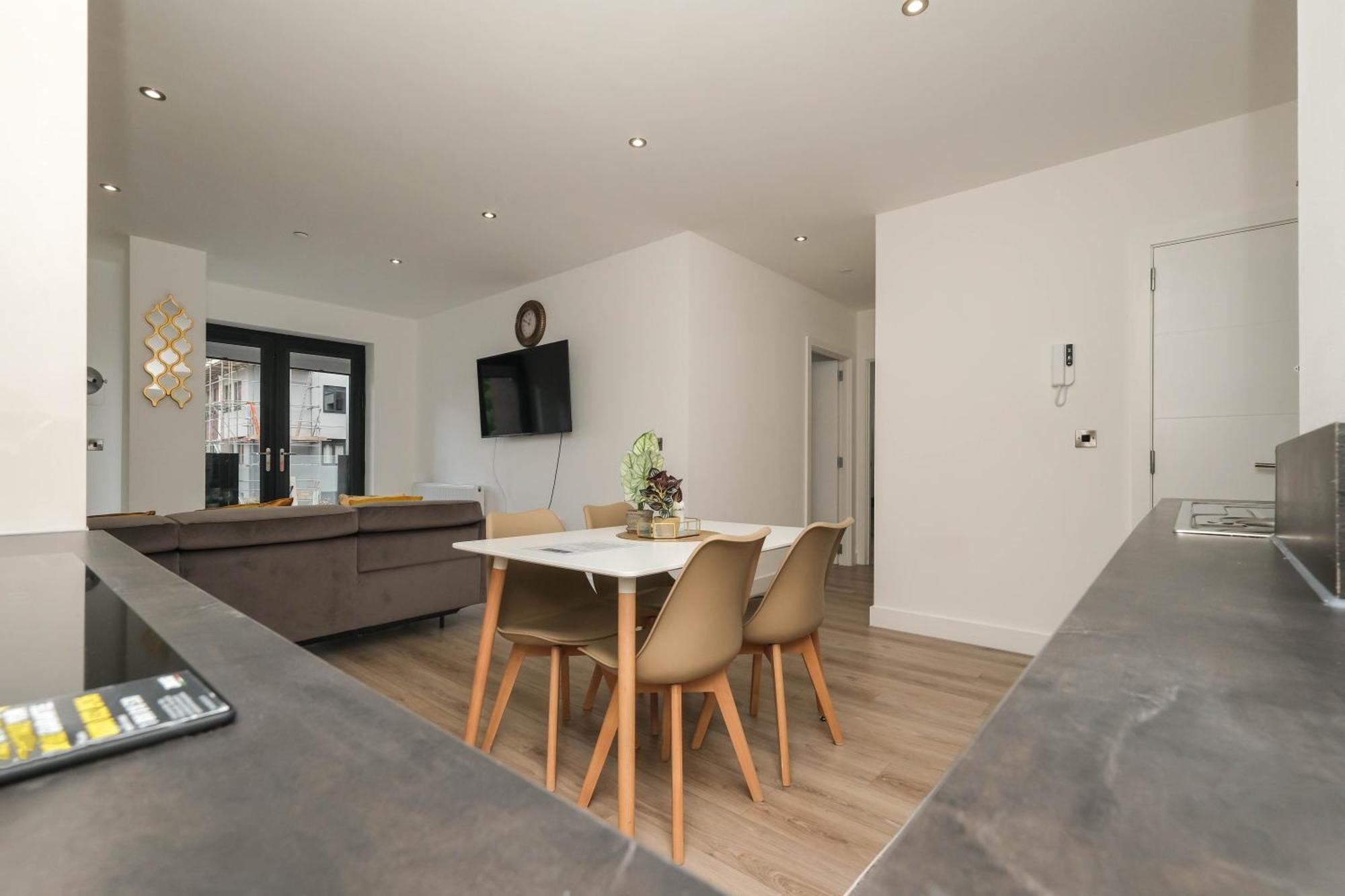 Brand New 2 Bedroom Apartment Centre Of Солихалл Экстерьер фото