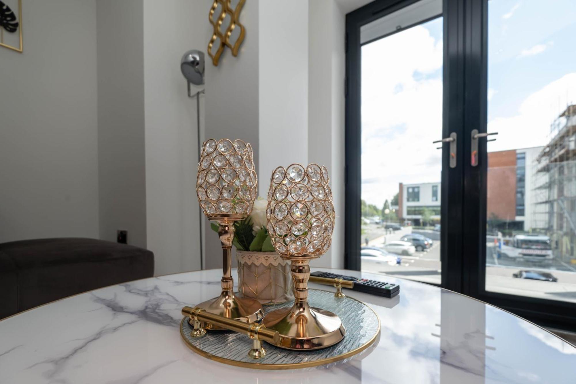 Brand New 2 Bedroom Apartment Centre Of Солихалл Экстерьер фото
